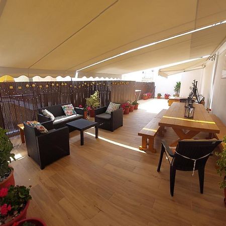 Central Apartment Near The Beach With Huge Private Terrace 루트라키 외부 사진
