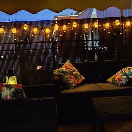 Central Apartment Near The Beach With Huge Private Terrace 루트라키 외부 사진