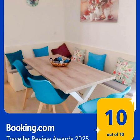 Central Apartment Near The Beach With Huge Private Terrace 루트라키 외부 사진