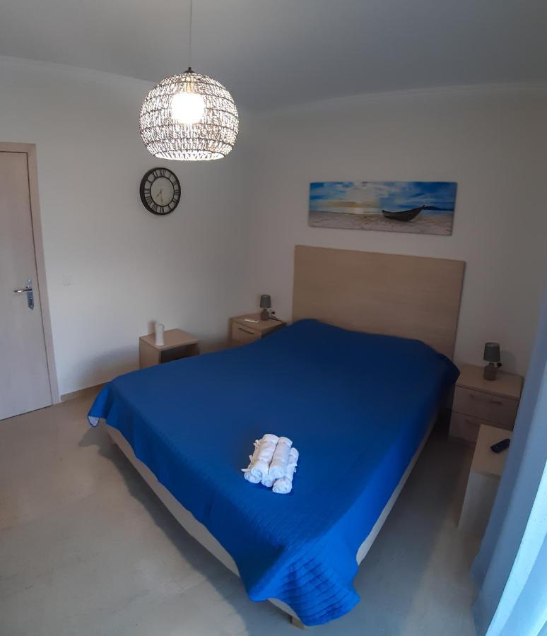 Central Apartment Near The Beach With Huge Private Terrace 루트라키 외부 사진