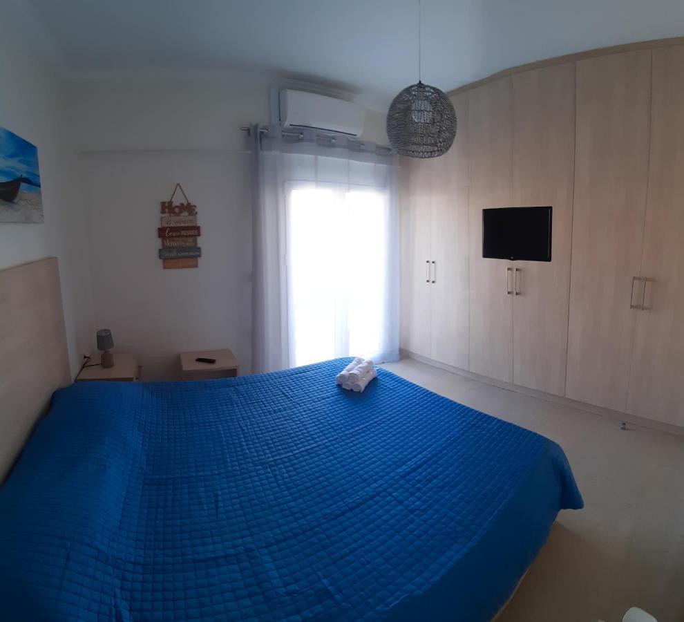 Central Apartment Near The Beach With Huge Private Terrace 루트라키 외부 사진