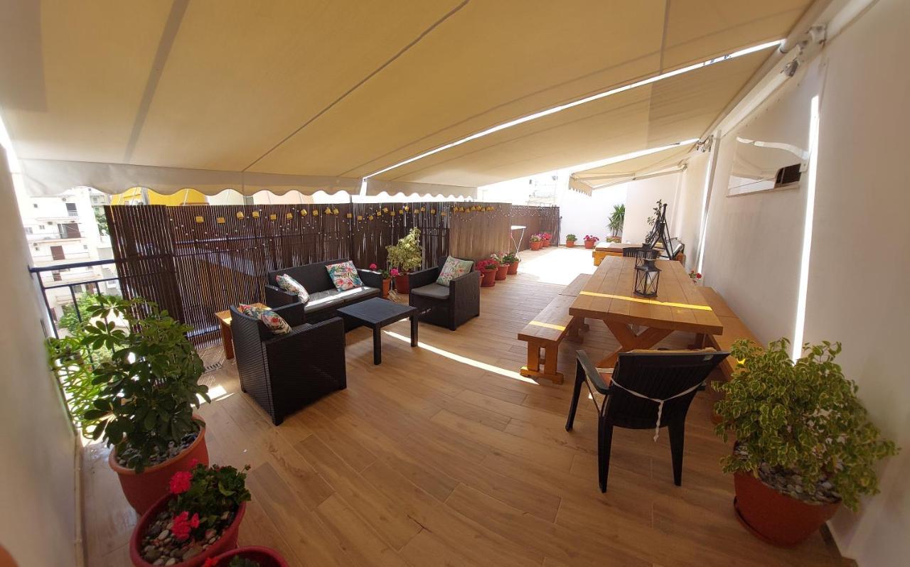 Central Apartment Near The Beach With Huge Private Terrace 루트라키 외부 사진
