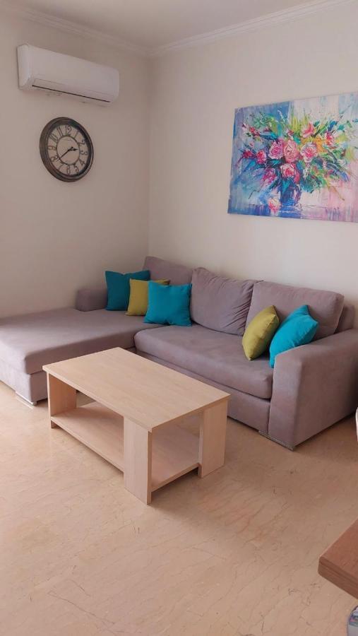 Central Apartment Near The Beach With Huge Private Terrace 루트라키 외부 사진